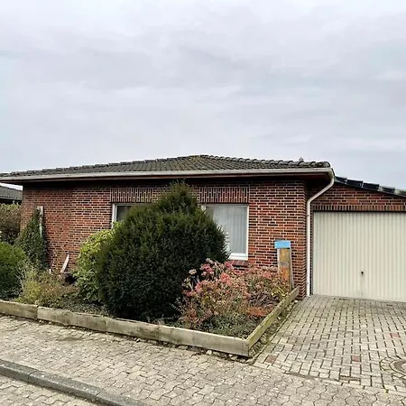 Dom wakacyjny Haus Willi Mit Hund In *